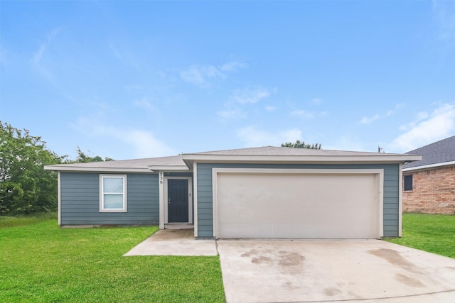 330 Flagship Ln, Gun Barrel City, TX 75156 - ranch-style home featuring a front lawn and driveway