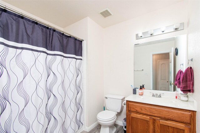 1011 Liffey Dr, Pflugerville, TX 78660 - full bath with toilet, vanity, and a shower with shower curtain