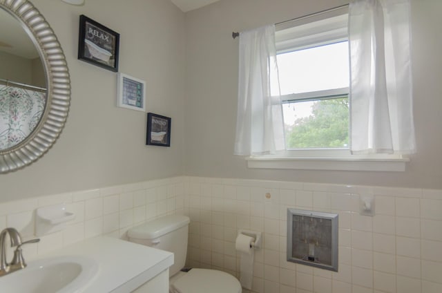 2209 Ridgewood Dr, Sherman, TX 75092 - bathroom with tile walls, wainscoting, toilet, and vanity