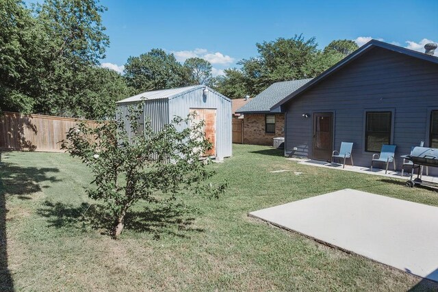 1313 E Turley St, Sherman, TX 75090 - view of yard featuring a patio