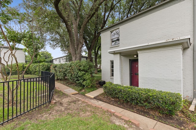 5033 N Hall St, Dallas, TX 75235 - view of yard
