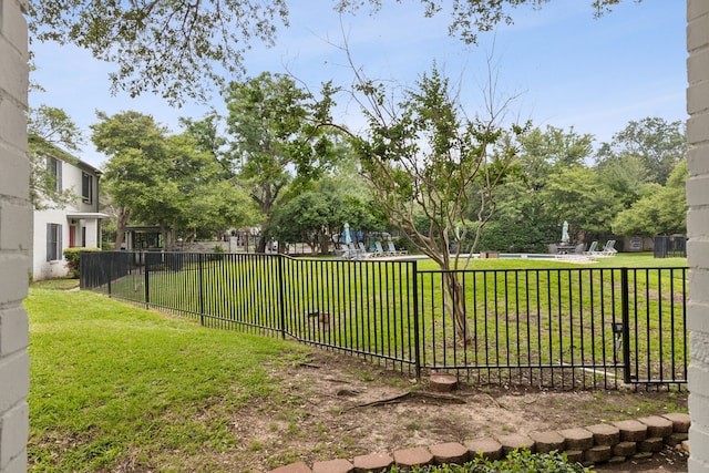 5033 N Hall St, Dallas, TX 75235 - view of yard