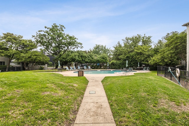 5033 N Hall St, Dallas, TX 75235 - community pool with a patio