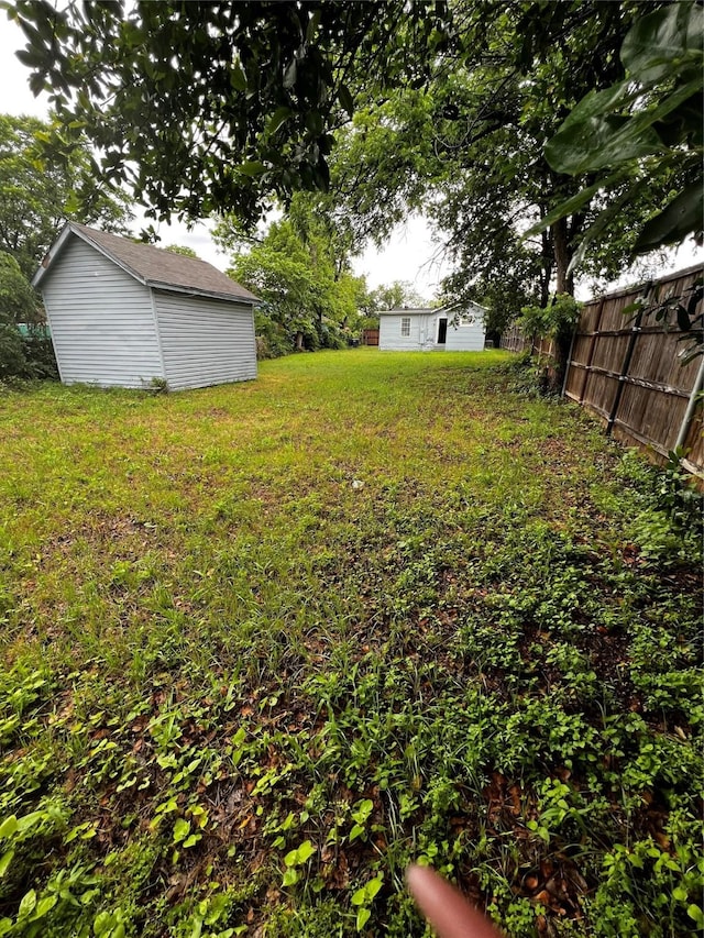 3024 Carnation Ave, Fort Worth, TX 76111 - view of yard featuring an outdoor structure