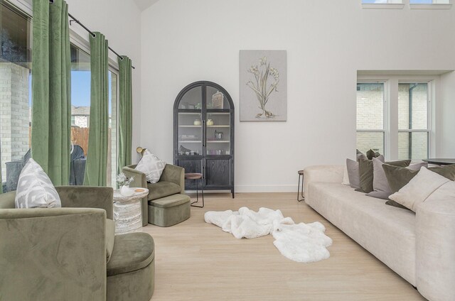 627 Brockwell Bnd, Forney, TX 75126 - living room featuring a high ceiling and wood finished floors