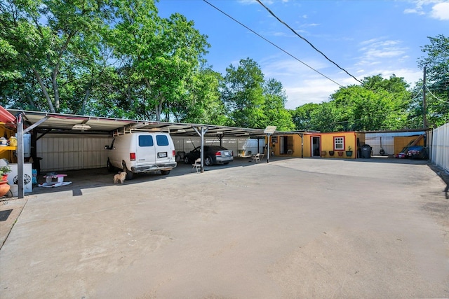 1017 S Newark Ave, Fort Worth, TX 76105 - view of vehicle parking with fence