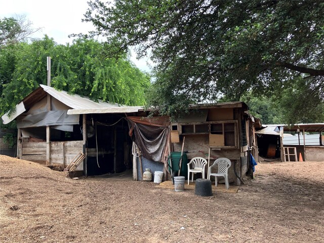 4531 Blackstone Dr, Fort Worth, TX 76114 - view of horse barn