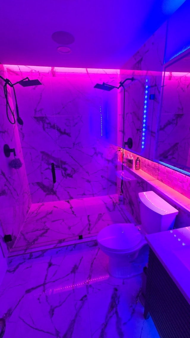 13156 Burninglog Ln, Dallas, TX 75243 - bathroom with tile walls