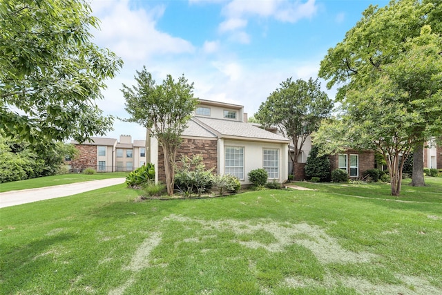 13156 Burninglog Ln, Dallas, TX 75243 - view of front facade featuring a front lawn and stucco siding