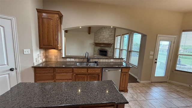 124 Heritage Pkwy W, Decatur, TX 76234 - kitchen with a sink, stainless steel dishwasher, decorative backsplash, and plenty of natural light
