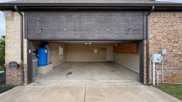 124 Heritage Pkwy W, Decatur, TX 76234 - garage with concrete driveway