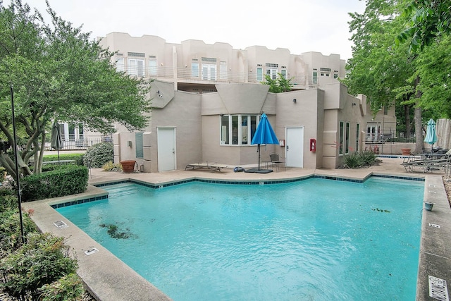4040 Avondale Ave Unit 302, Dallas, TX 75219 - community pool featuring fence and a patio