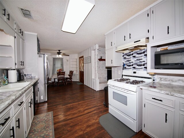 804 Austin Rd, Graham, TX 76450 - kitchen featuring black appliances, under cabinet range hood, ceiling fan, a sink, and dark wood-type flooring