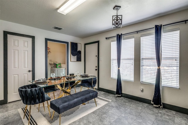 703 Moss Glen Trl, Arlington, TX 76002 - dining area featuring baseboards