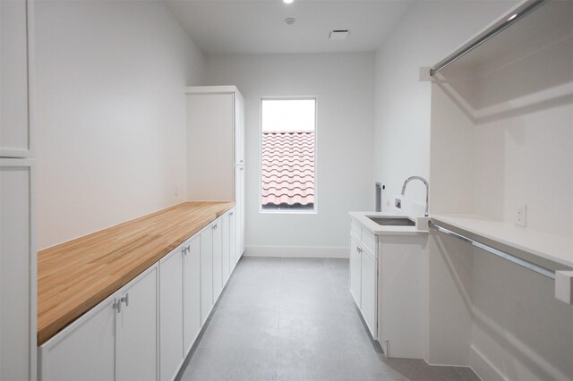 2935 Lovers Ln, University Park, TX 75225 - washroom featuring a sink and baseboards