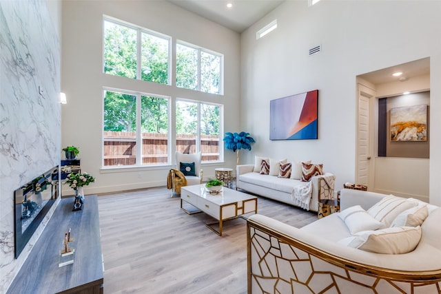 13554 Pyramid Dr, Farmers Branch, TX 75234 - living room with a high ceiling, wood finished floors, recessed lighting, and baseboards