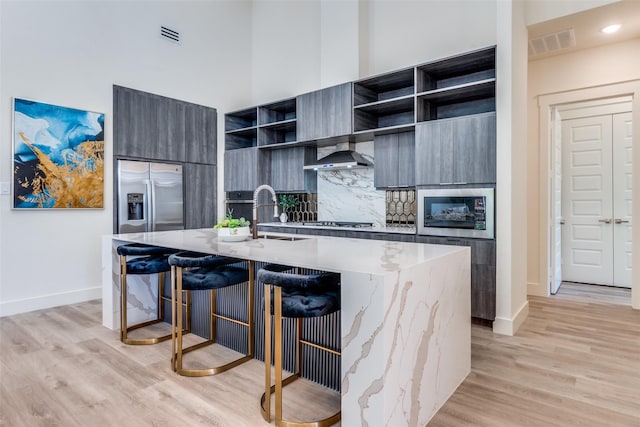 13554 Pyramid Dr, Farmers Branch, TX 75234 - kitchen with open shelves, stainless steel appliances, modern cabinets, a breakfast bar, and baseboards