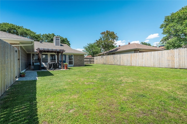 view of yard featuring a pergola