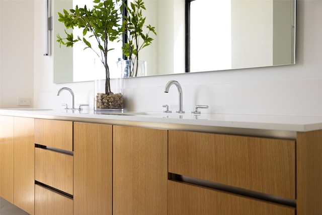 610 N Oak Cliff Blvd Unit 301, Dallas, TX 75208 - bar area with a sink