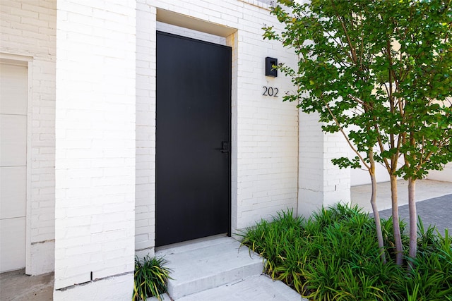 610 N Oak Cliff Blvd Unit 301, Dallas, TX 75208 - property entrance featuring brick siding