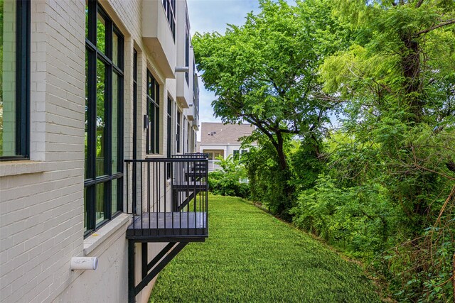 610 N Oak Cliff Blvd Unit 301, Dallas, TX 75208 - view of grassy yard