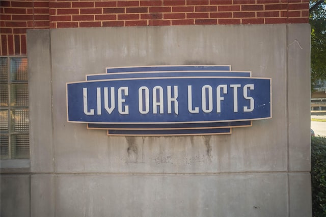 2502 Live Oak St Unit 314, Dallas, TX 75204 - exterior view of brick siding