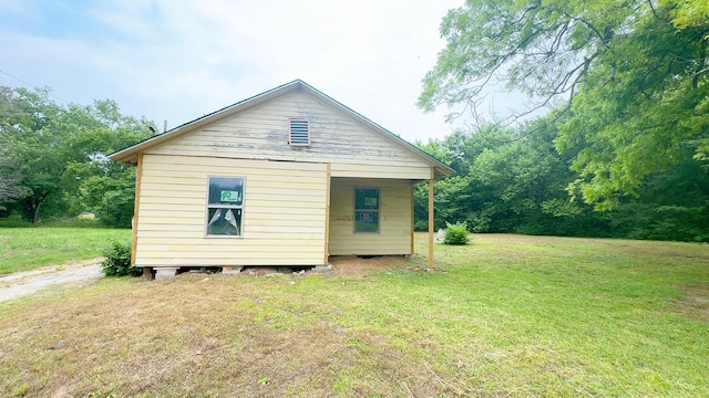 380 NE 3rd St, Paris, TX 75460 - view of side of property with a lawn