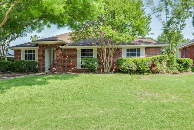 2009 Briargate Ln, Mesquite, TX 75181 - ranch-style house featuring a front yard, brick siding, and roof with shingles