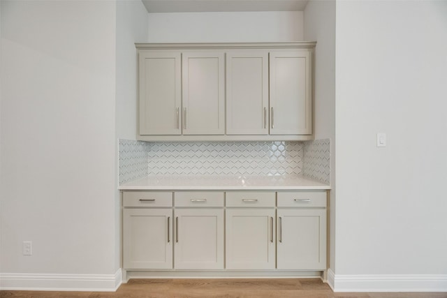 7113 El Matador Dr, Rowlett, TX 75088 - bar area with backsplash, light wood-style floors, and baseboards