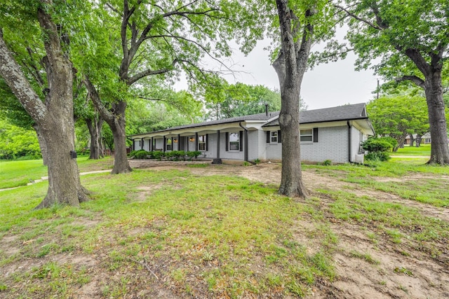1507 Greenbrier Dr, Sherman, TX 75092 - single story home featuring brick siding and a front lawn