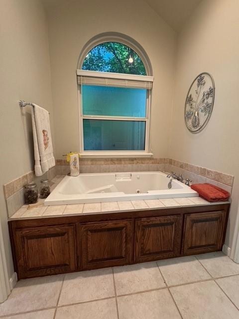 255 Chaparrals Run, Azle, TX 76020 - bathroom featuring a tub with jets, lofted ceiling, and tile patterned flooring