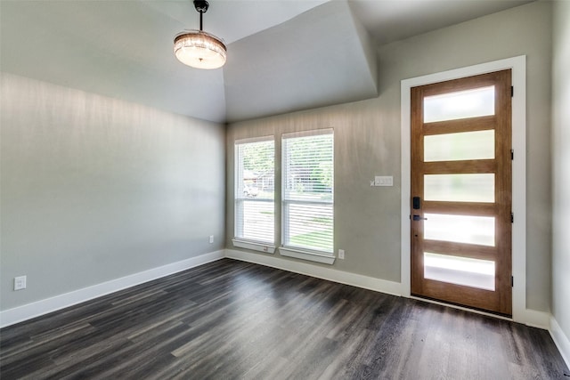 3235 Pine St, Dallas, TX 75215 - foyer with dark wood-style floors, lofted ceiling, and baseboards