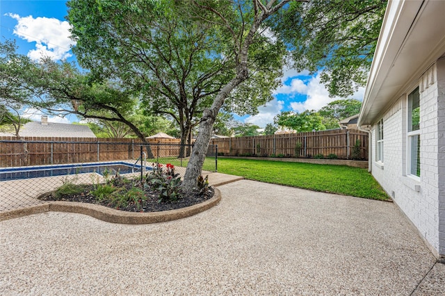 9916 Sandalwood Dr, Woodway, TX 76712 - view of yard with a patio