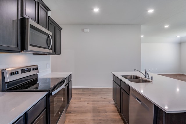 6534 Diver St, Princeton, TX 75407 - kitchen featuring stainless steel appliances, a sink, light wood-style floors, baseboards, and light countertops