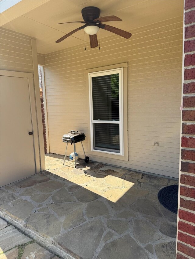 708 W Lonesome Dove Trl, Arlington, TX 76001 - view of patio with ceiling fan and area for grilling