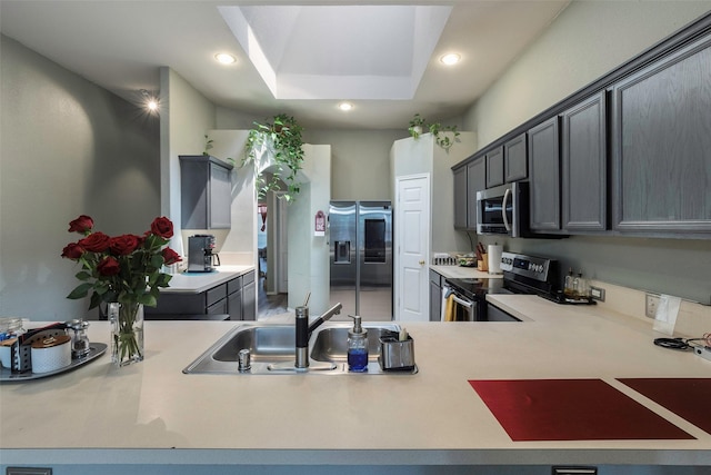 809 Fox Run Trl, Saginaw, TX 76179 - kitchen featuring stainless steel appliances, a sink, recessed lighting, and light countertops