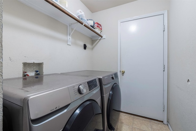 809 Fox Run Trl, Saginaw, TX 76179 - clothes washing area featuring washing machine and clothes dryer