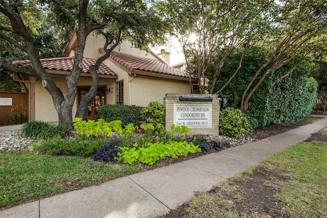 7640 W Greenway Blvd Unit 8L, Dallas, TX 75209 - community sign with fence