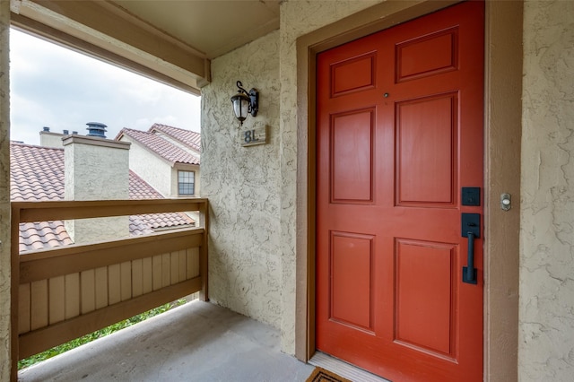 7640 W Greenway Blvd Unit 8L, Dallas, TX 75209 - property entrance featuring stucco siding and a balcony
