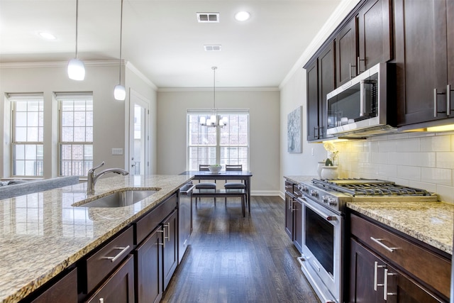 5005 Meridian Ln Unit 3102, Addison, TX 75001 - kitchen featuring appliances with stainless steel finishes, a sink, a chandelier, dark wood finished floors, and baseboards