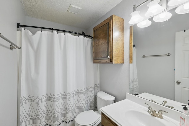 713 Bridle Trl, Saginaw, TX 76179 - full bathroom with toilet, vanity, a textured ceiling, and a shower with curtain