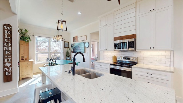 18358 Timber Oaks Dr, Lindale, TX 75771 - kitchen with stainless steel appliances, a sink, backsplash, white cabinets, and crown molding