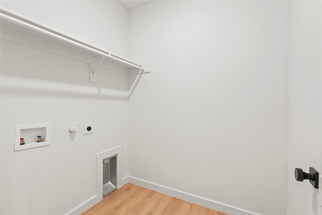 2508 Kool Ave, Dallas, TX 75241 - laundry area featuring washer hookup, baseboards, light wood-type flooring, electric dryer hookup, and hookup for a gas dryer