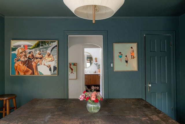 2846 Catherine St, Dallas, TX 75211 - dining room with crown molding and arched walkways