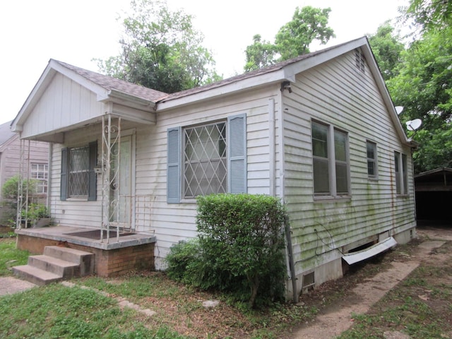view of front of home featuring a shingled roof