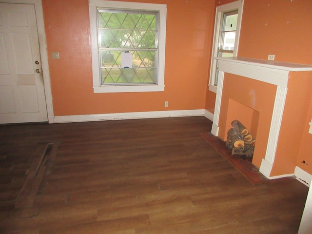 entryway featuring wood finished floors and baseboards