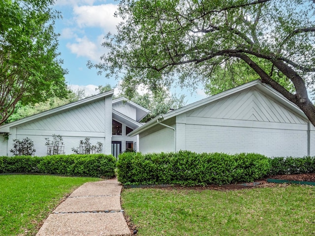 5417 Northcrest Rd, Fort Worth, TX 76107 - view of front of home with brick siding and a front lawn