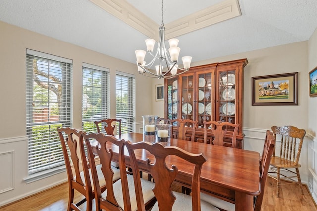 dining area with a chandelier and light wood-style floors