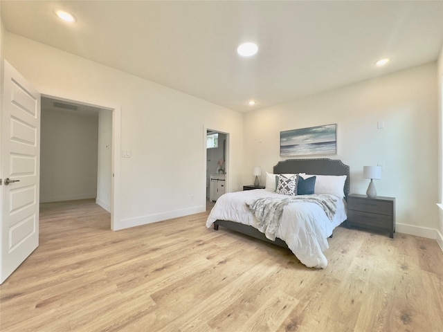 3801 Carpenter Ave, Dallas, TX 75210 - bedroom featuring baseboards, light wood-style flooring, recessed lighting, and ensuite bath