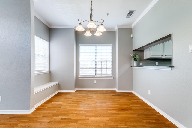 6000 Auburndale Ave Unit E, University Park, TX 75205 - unfurnished dining area featuring healthy amount of natural light, ornamental molding, light wood finished floors, and a chandelier